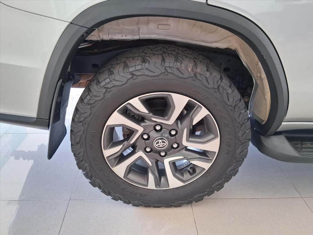 HILUX 2.8 D-4D TURBO DIESEL CD SRX 4X4 AUTOMÁTICO16