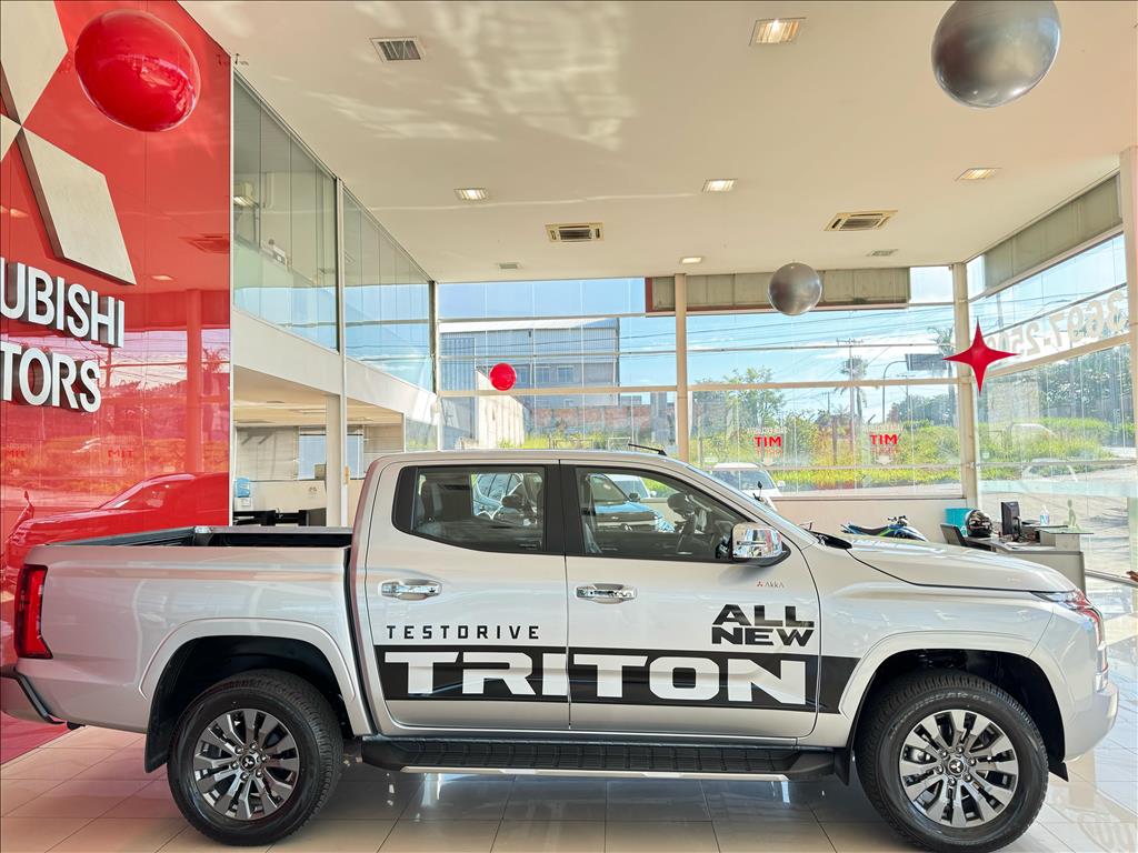 Mitsubishi-TRITON-2.4 BITURBO DIESEL CD HPE-S 4X4 AUTOMÁTICO