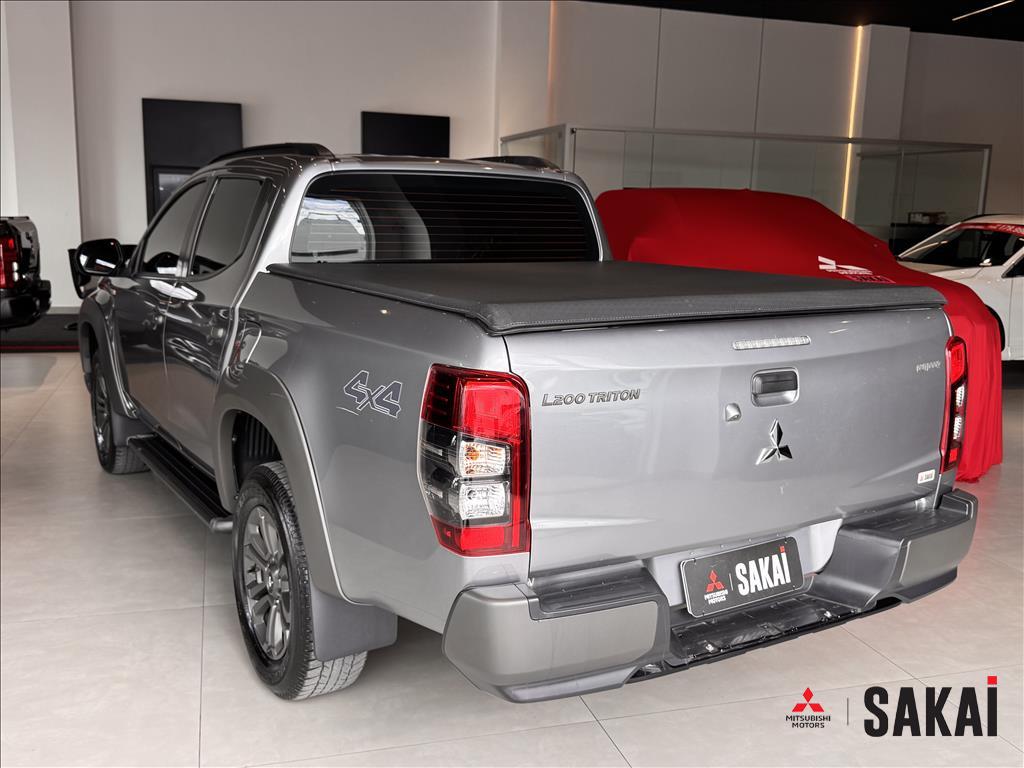 Mitsubishi-L200 TRITON-2.4 16V TURBO DIESEL SPORT OUTDOOR PLUS CD 4P 4X4 AUTOMÁTICO