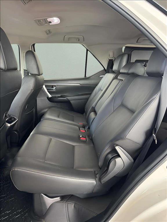 HILUX SW4 2.8 D-4D TURBO DIESEL SRX 7L 4X4 AUTOMÁTICO14