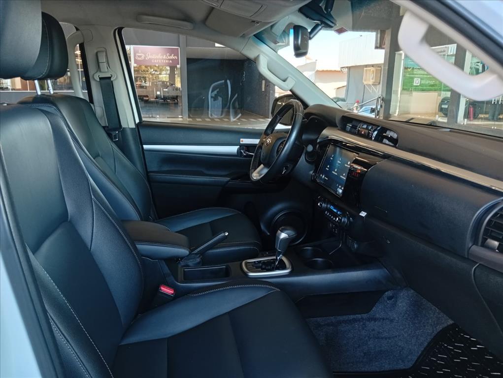 HILUX 2.8 D-4D TURBO DIESEL CD SRV 4X4 AUTOMÁTICO6