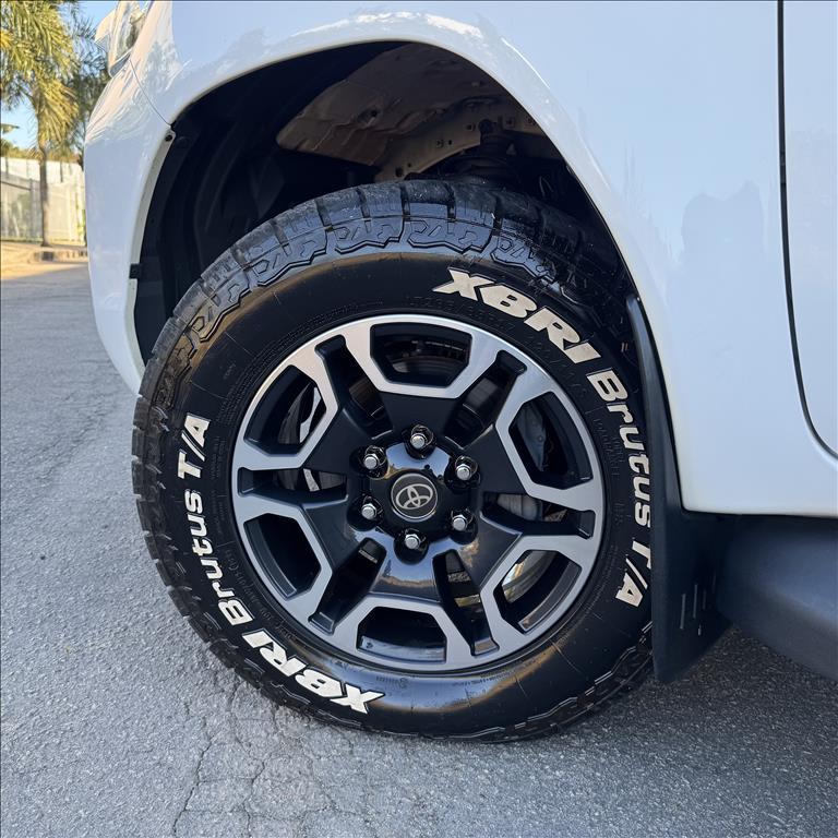 Toyota-HILUX-2.8 D-4D TURBO DIESEL CD POWER PACK 4X4 MANUAL