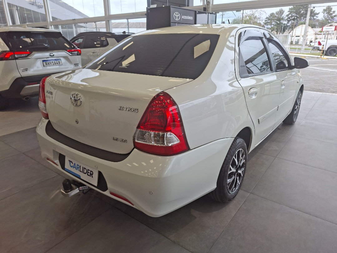 ETIOS 1.5 XS SEDAN 16V FLEX 4P AUTOMÁTICO3