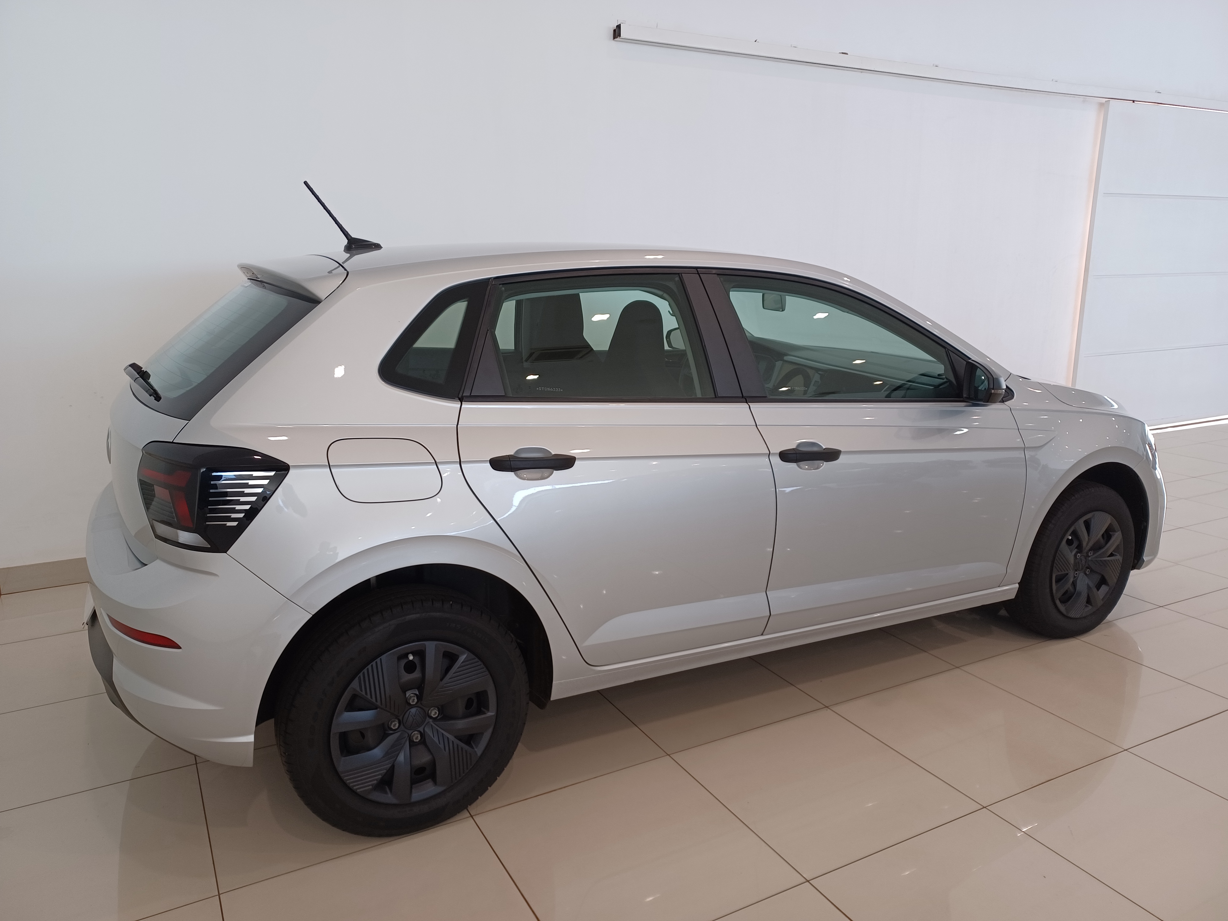 Volkswagen-POLO-1.0 MPI TRACK MANUAL