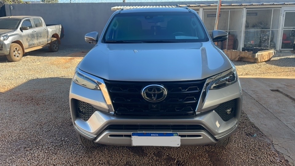 HILUX SW4 2.8 D-4D TURBO DIESEL SRX 7L 4X4 AUTOMÁTICO0