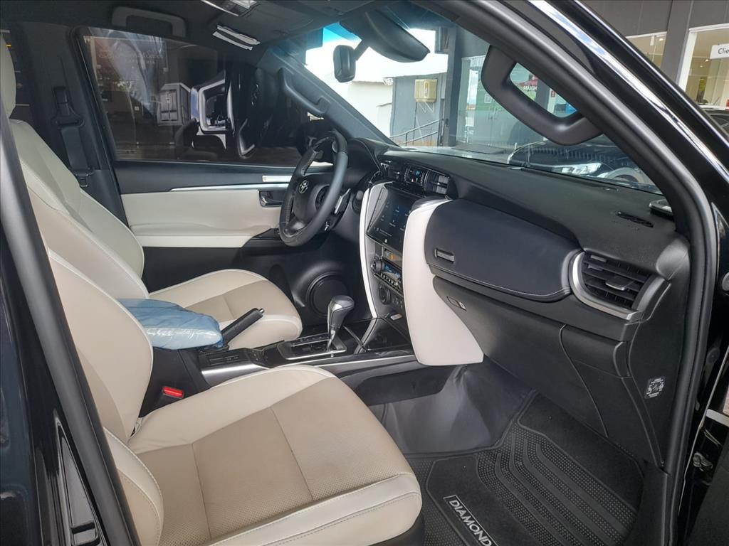 HILUX 2.8 D-4D TURBO DIESEL CD SRX 4X4 AUTOMÁTICO11