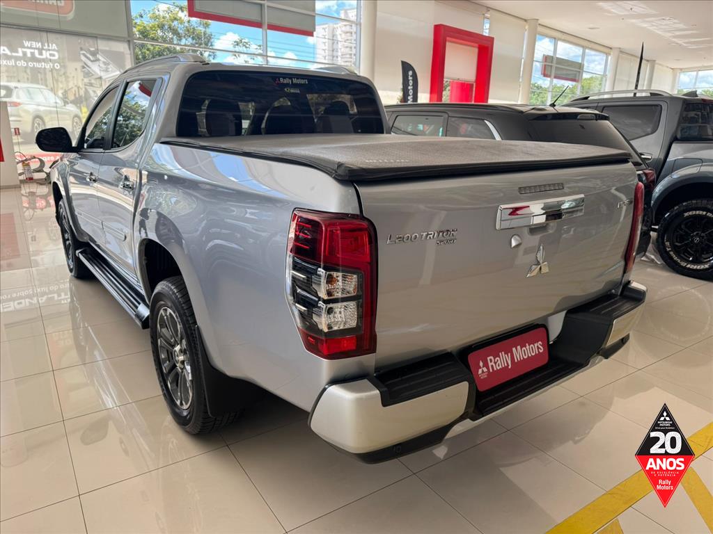 Mitsubishi-L200 TRITON-2.4 16V TURBO DIESEL SPORT HPE-S CD 4P 4X4 AUTOMÁTICO