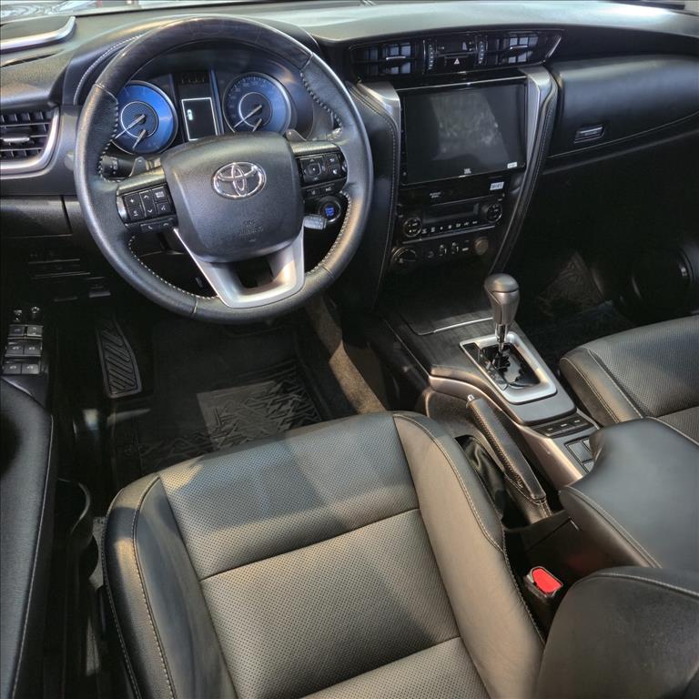 HILUX SW4 2.8 D-4D TURBO DIESEL SRX 7L 4X4 AUTOMÁTICO11