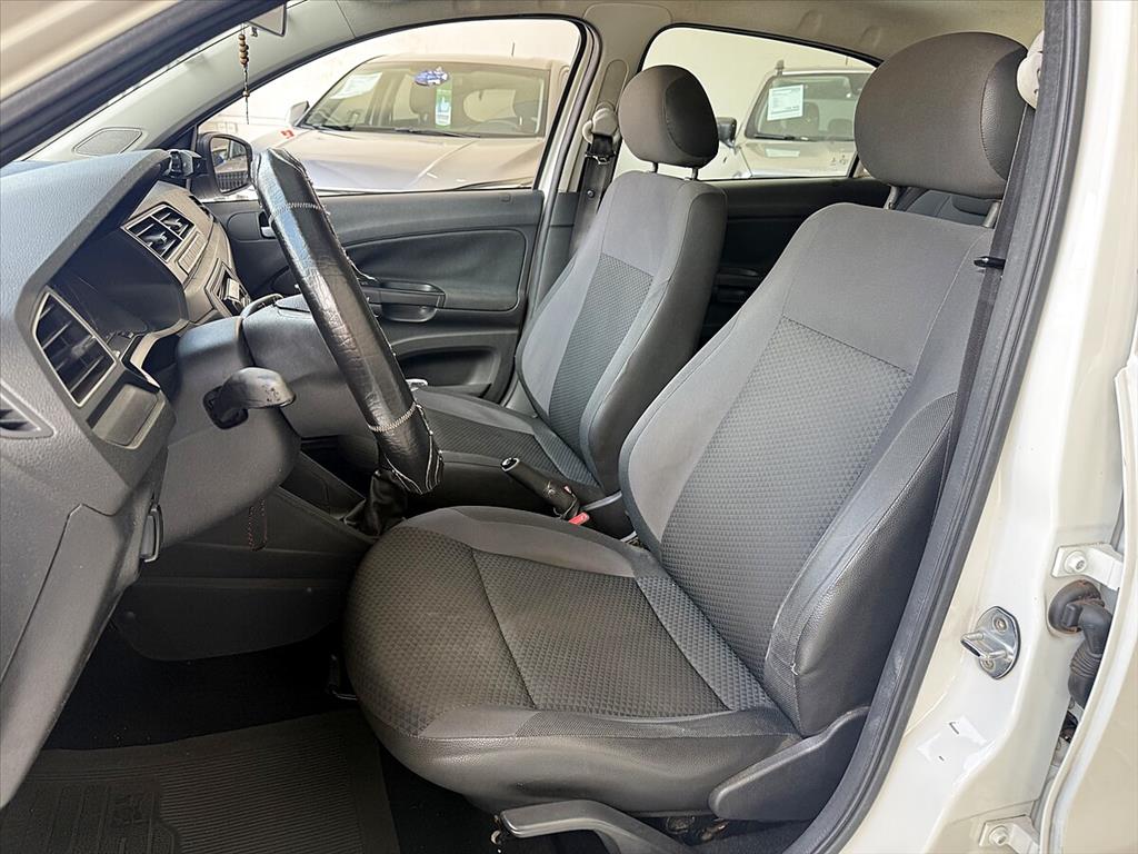 Volkswagen Gol - 1.6 MSI TOTALFLEX TRENDLINE 4P MANUAL