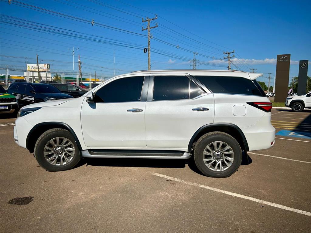 Toyota-HILUX SW4-2.8 D-4D TURBO DIESEL SRX 7L 4X4 AUTOMÁTICO
