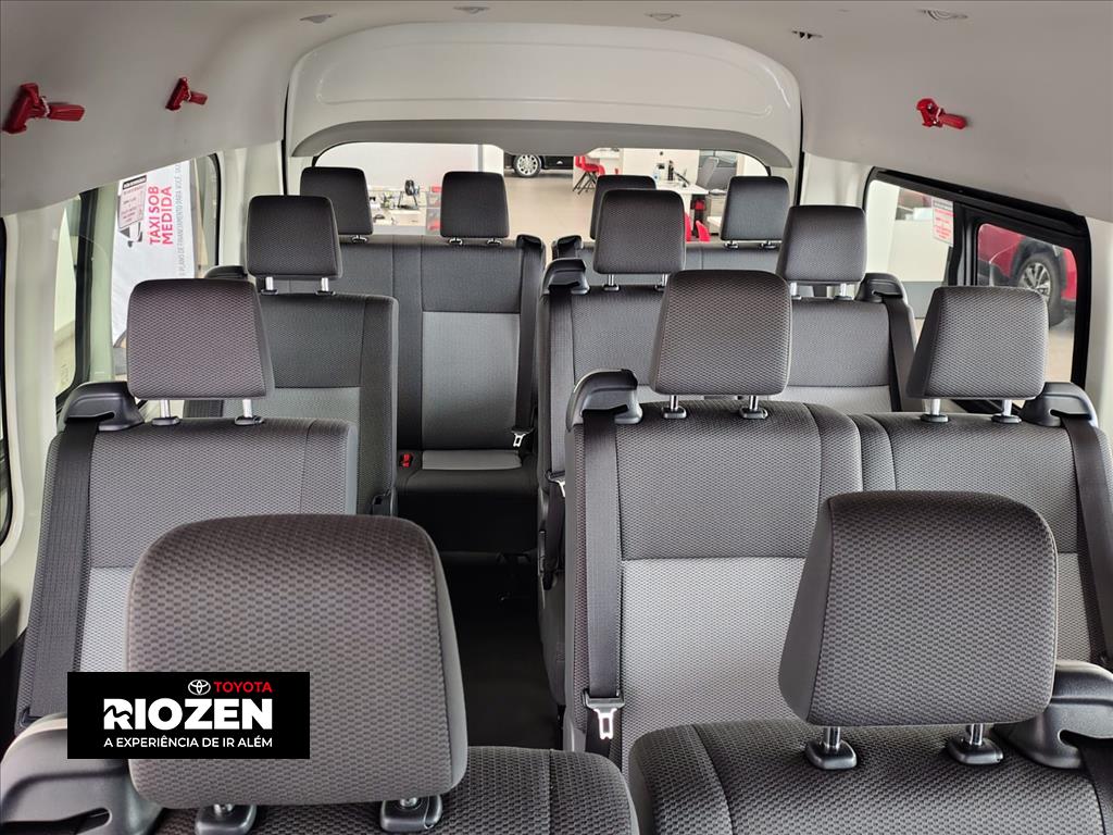 HIACE 2.8 D-4D TURBO DIESEL MINIBUS 15+1 DX AUTOMÁTICO5