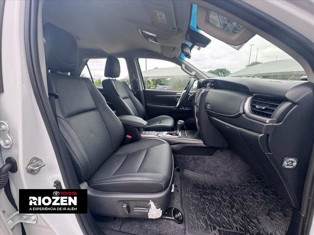 HILUX SW4 2.8 D-4D TURBO DIESEL SRX PLATINUM 7L 4X4 AUTOMÁTICO12
