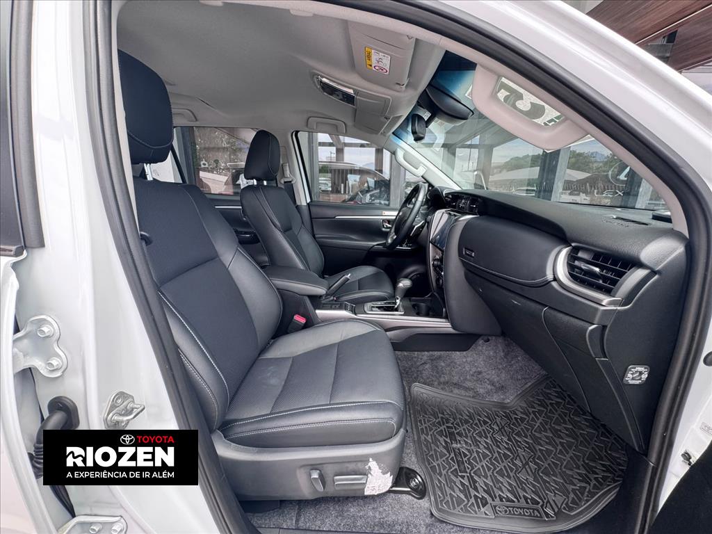 HILUX SW4 2.8 D-4D TURBO DIESEL SRX PLATINUM 7L 4X4 AUTOMÁTICO11