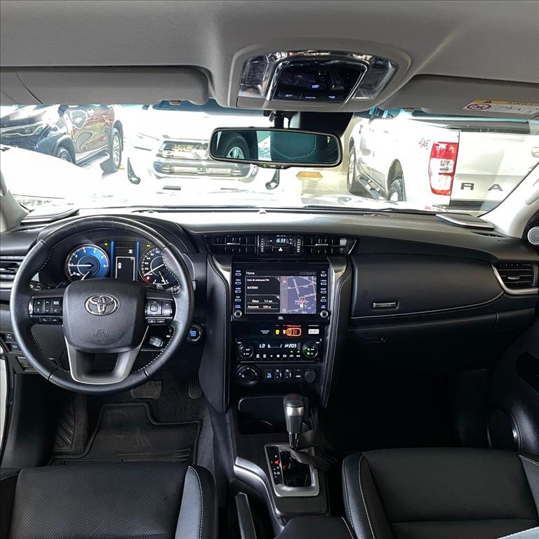 HILUX SW4 2.8 D-4D TURBO DIESEL SRX 7L 4X4 AUTOMÁTICO7