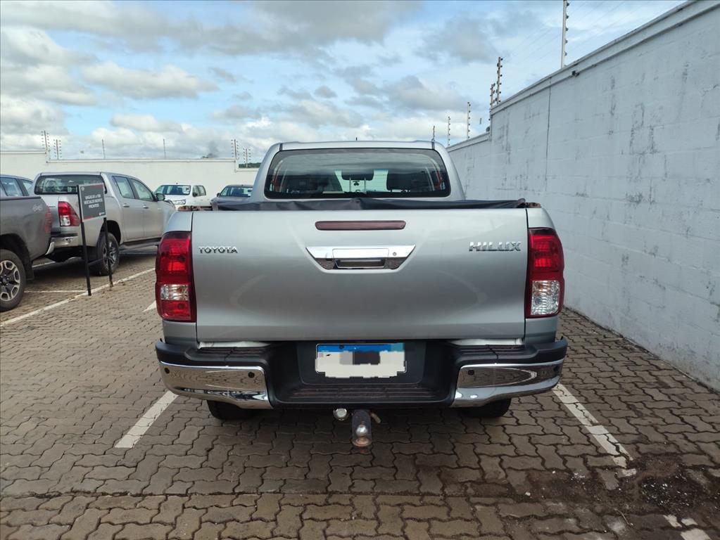 HILUX 2.8 D-4D TURBO DIESEL CD SR 4X4 AUTOMÁTICO4
