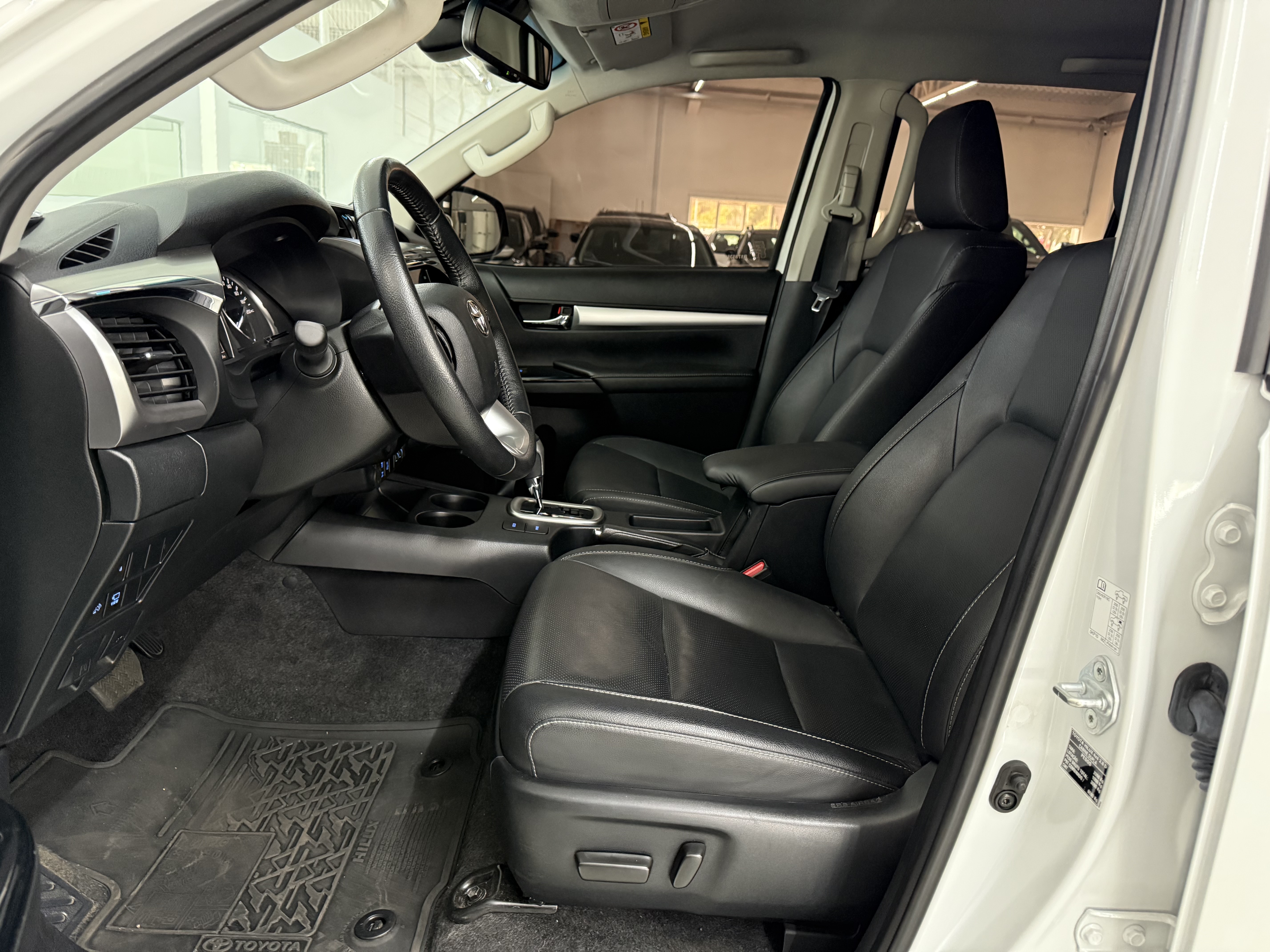 HILUX 2.8 D-4D TURBO DIESEL CD SRX 4X4 AUTOMÁTICO8