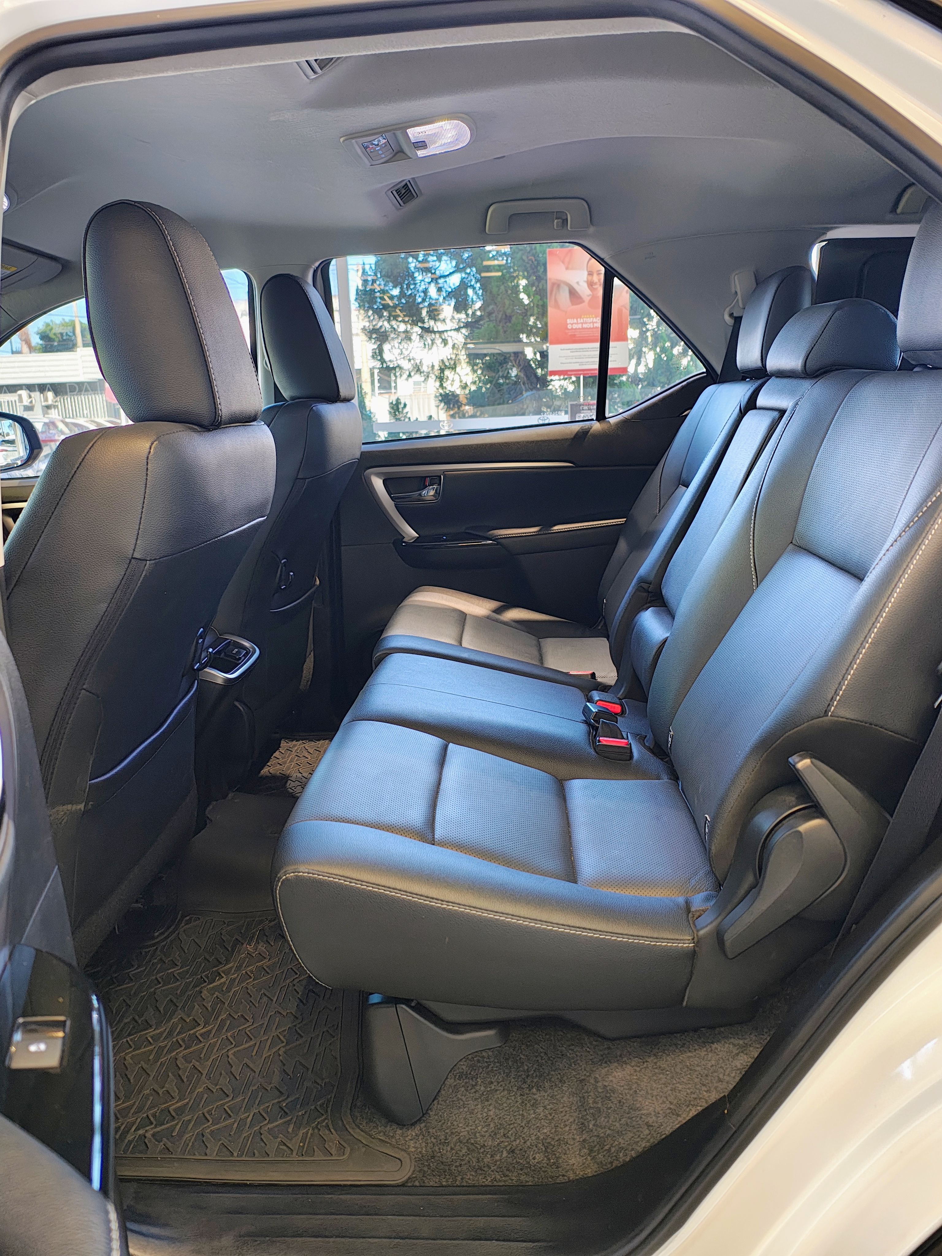 HILUX SW4 2.8 D-4D TURBO DIESEL SRX 7L 4X4 AUTOMÁTICO7