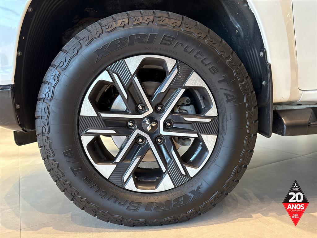 Mitsubishi-L200 TRITON-2.4 16V TURBO DIESEL SPORT HPE-S CD 4P 4X4 AUTOMÁTICO