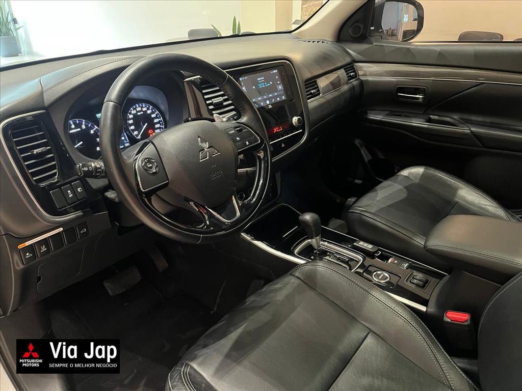 Mitsubishi-OUTLANDER-3.0 MIVEC V6 GASOLINA HPE-S AWD AUTOMÁTICO
