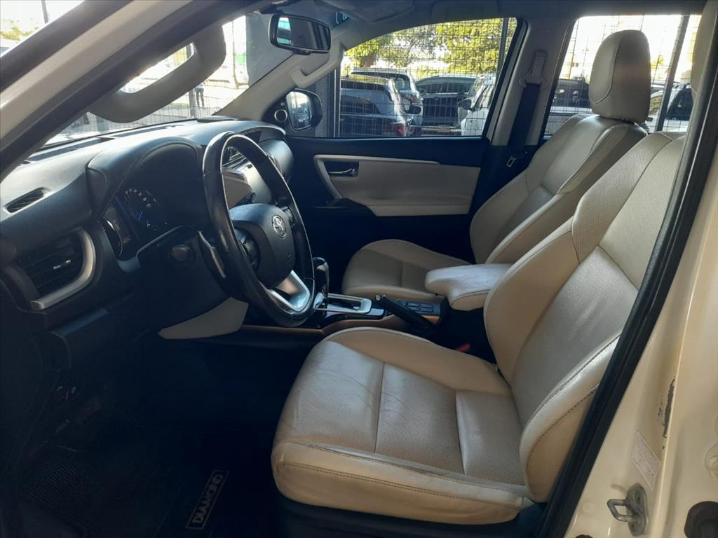 HILUX SW4 2.8 SRX DIAMOND 4X4 7 LUGARES 16V TURBO INTERCOOLER DIESEL 4P AUTOMÁTICO10