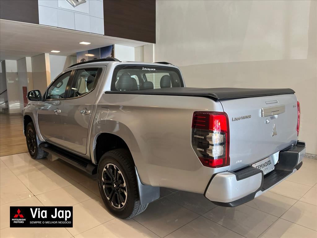 Mitsubishi-L200 TRITON-2.4 16V TURBO DIESEL SPORT HPE CD 4P 4X4 AUTOMÁTICO