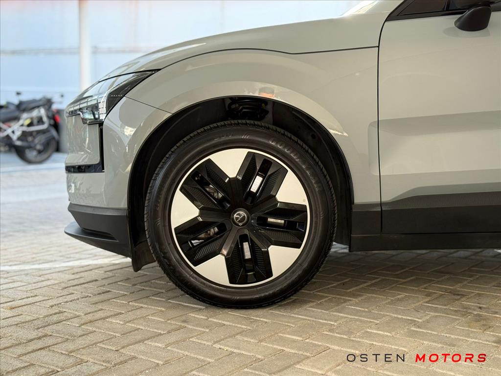 Volvo-EX30-69 KW ELÉTRICO CORE