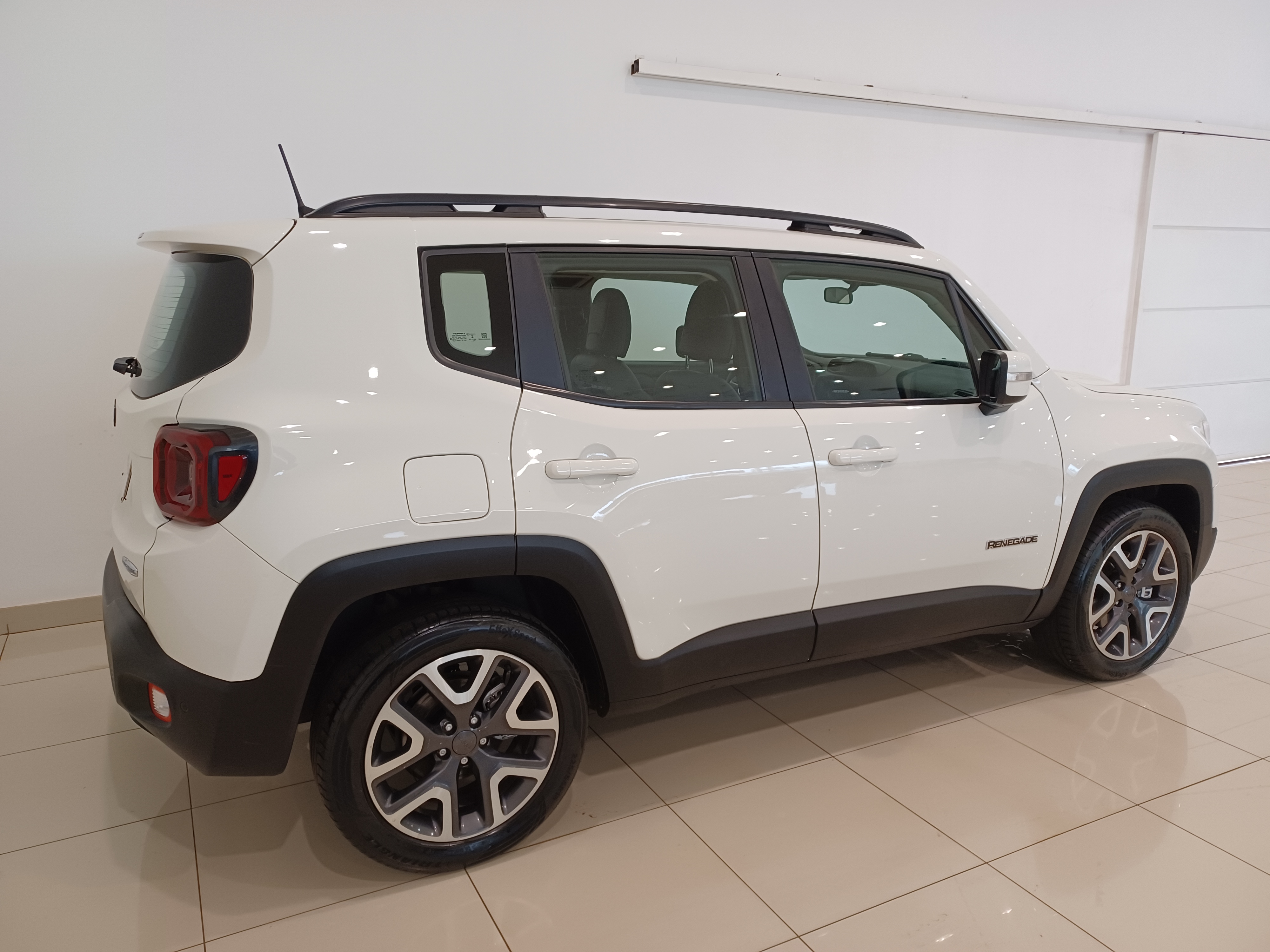 Jeep-RENEGADE-1.8 16V FLEX LONGITUDE 4P AUTOMÁTICO