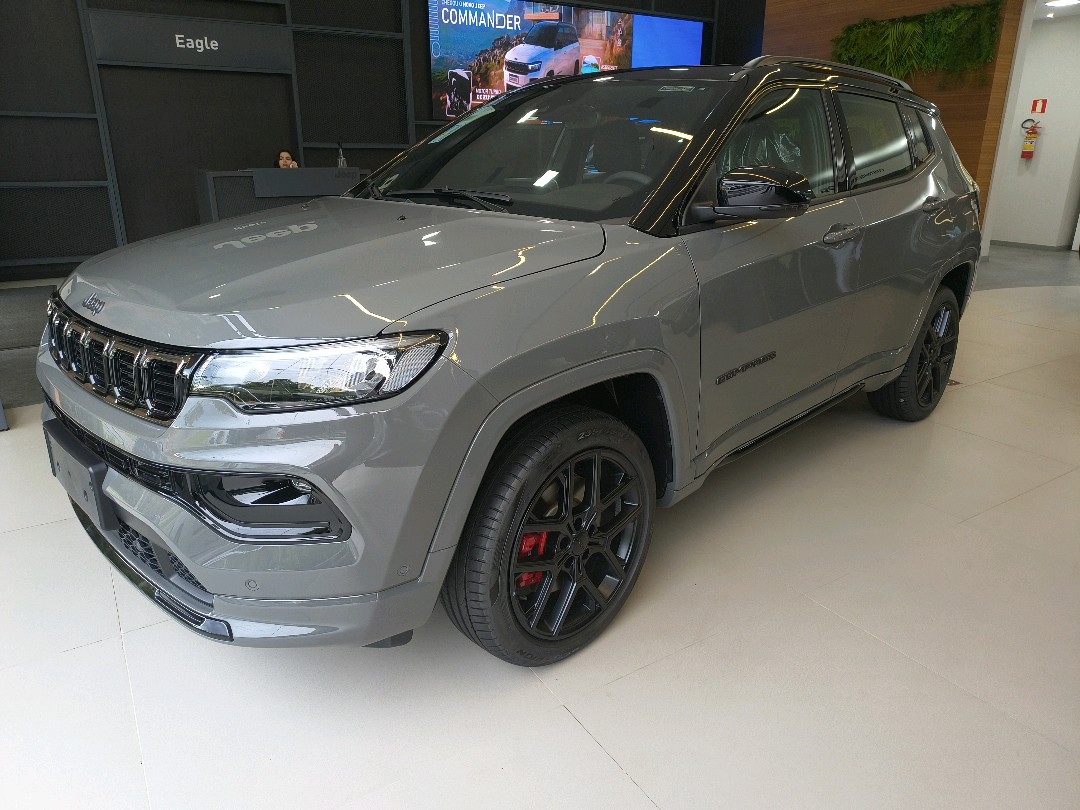 COMPASS 2.0 HURRICANE 4 TURBO GASOLINA BLACKHAWK AT91