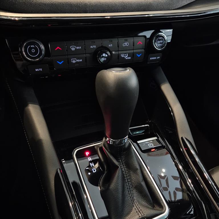 COMMANDER 1.3 T270 TURBO FLEX LIMITED AT68