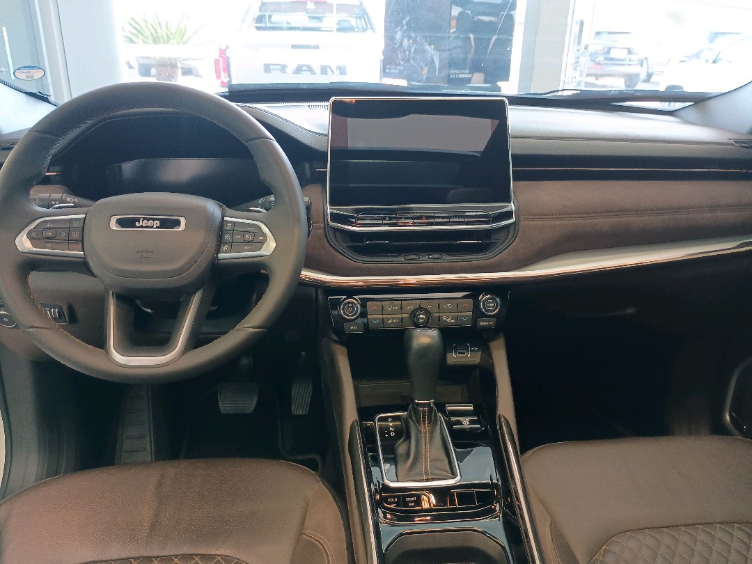 COMMANDER 1.3 T270 TURBO FLEX OVERLAND AT69