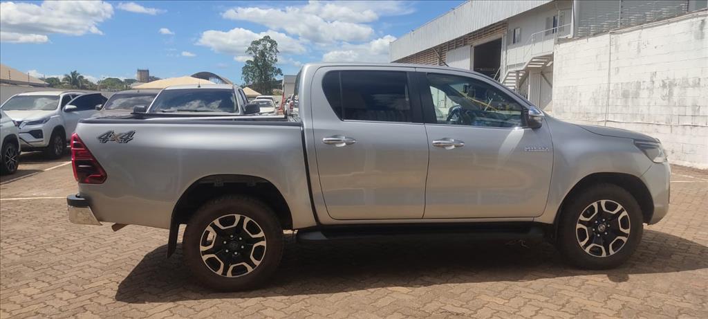 HILUX 2.8 D-4D TURBO DIESEL CD SRX 4X4 AUTOMÁTICO7