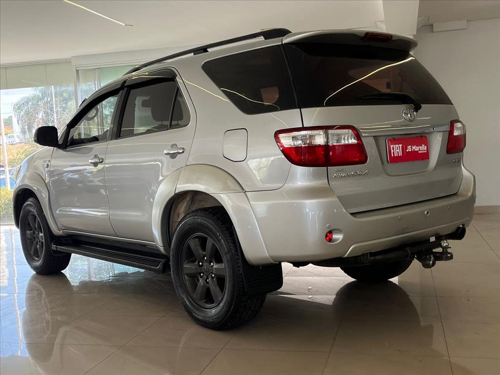 HILUX SW4 3.0 SRV 4X4 7 LUGARES 16V TURBO INTERCOOLER DIESEL 4P AUTOMÁTICO3