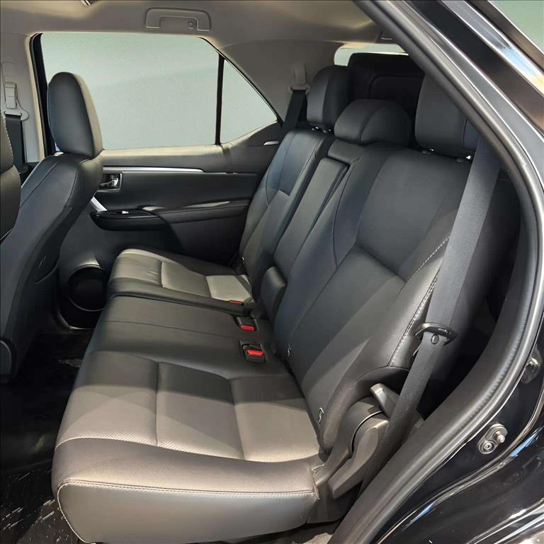 HILUX SW4 2.8 D-4D TURBO DIESEL SRX 7L 4X4 AUTOMÁTICO12