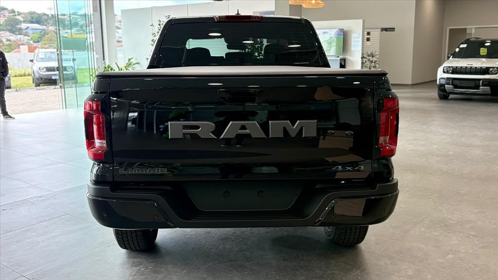 DAKOTA 2.2 TURBO DIESEL LARAMIE NIGHT EDITION 4X4 AUTOMÁTICO3