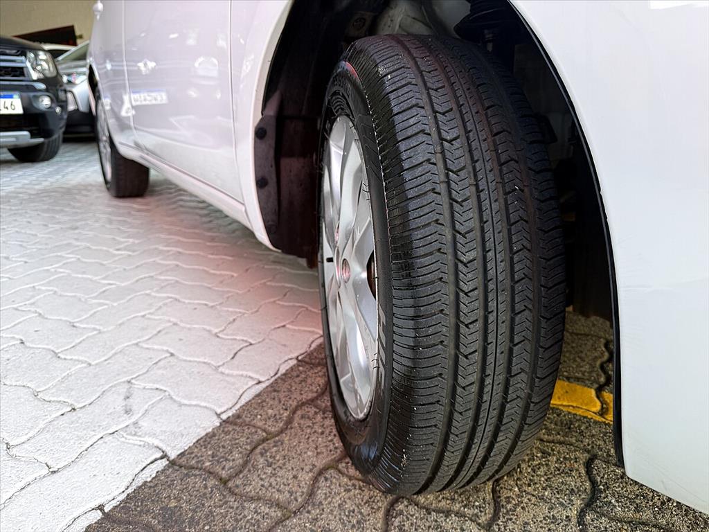 Nissan March - 1.6 SV 16V FLEXSTART 4P XTRONIC