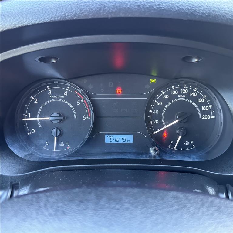 Toyota-HILUX-2.8 D-4D TURBO DIESEL CD POWER PACK 4X4 MANUAL