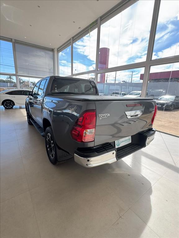 HILUX 2.8 D-4D TURBO DIESEL CD SRV 4X4 AUTOMÁTICO3