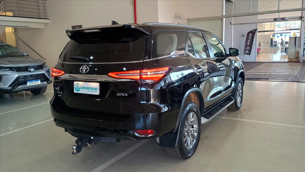 HILUX SW4 2.8 D-4D TURBO DIESEL SRX 7L 4X4 AUTOMÁTICO4