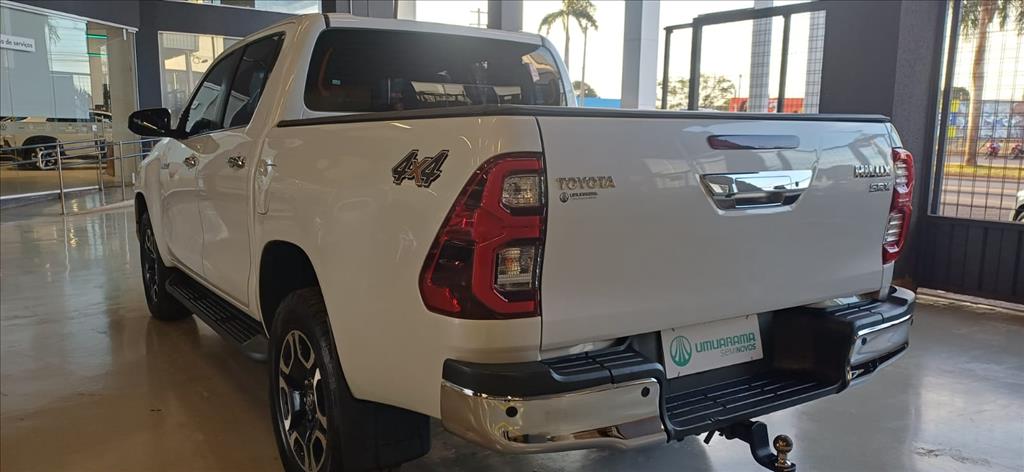 HILUX 2.8 D-4D TURBO DIESEL CD SRX 4X4 AUTOMÁTICO4