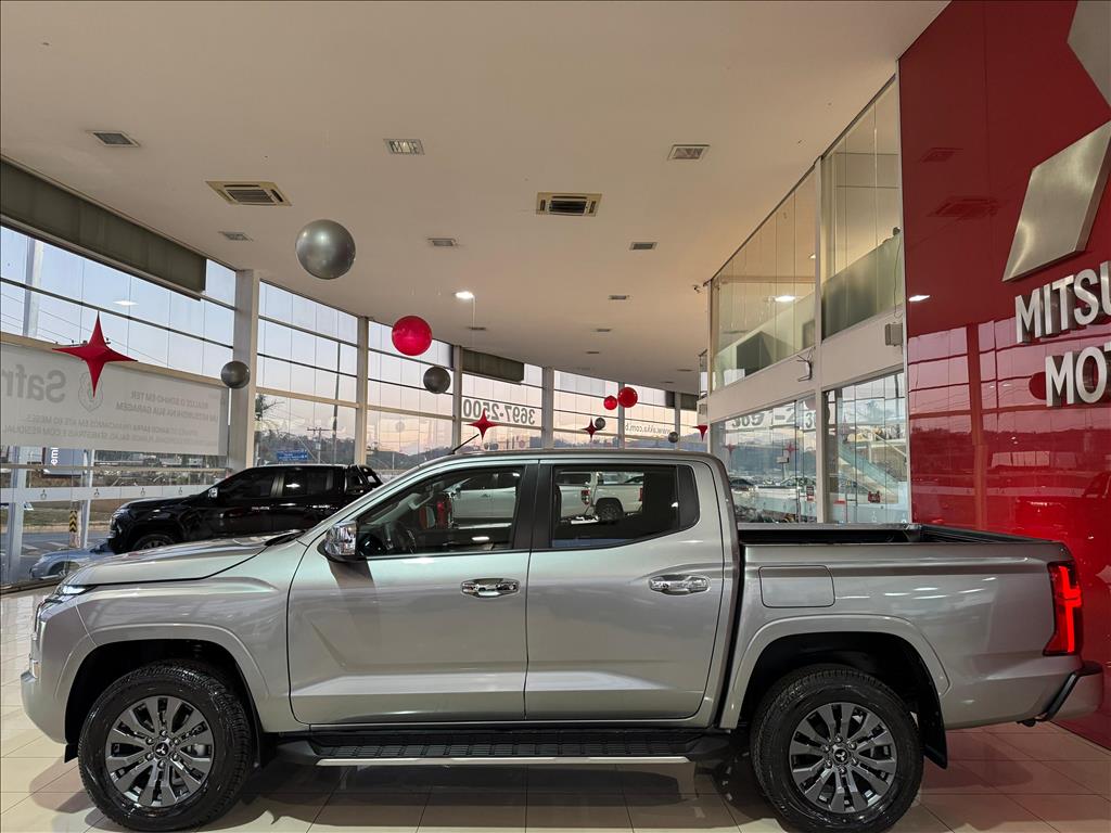 Mitsubishi-TRITON-2.4 BITURBO DIESEL CD HPE-S 4X4 AUTOMÁTICO