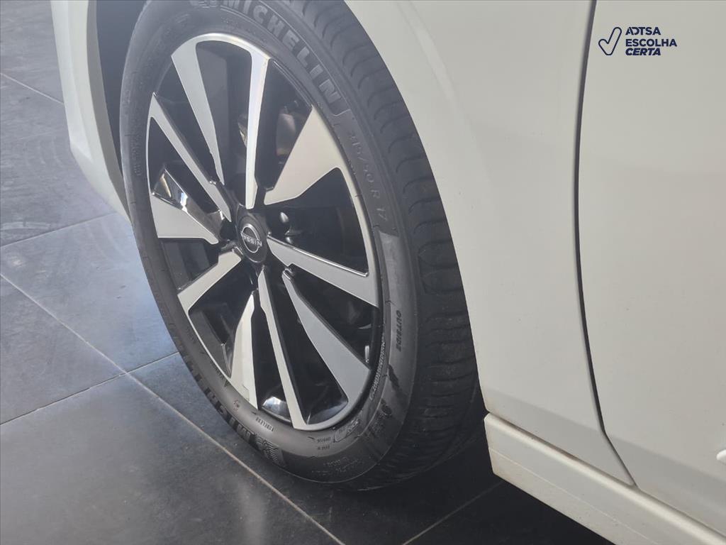 Nissan SENTRA 2025