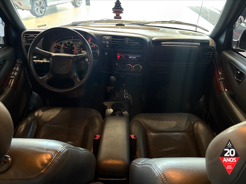 GM - Chevrolet-S10-2.8 EXECUTIVE 4X4 CD 12V TURBO ELECTRONIC INTERCOOLER DIESEL 4P MANUAL