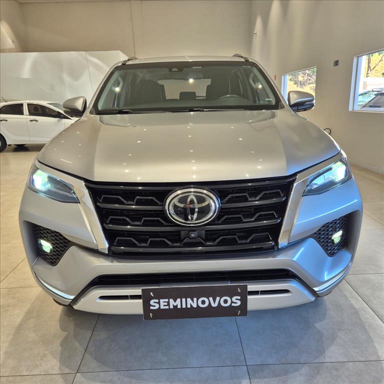 HILUX 2.8 D-4D TURBO DIESEL CD SRX 4X4 AUTOMÁTICO1