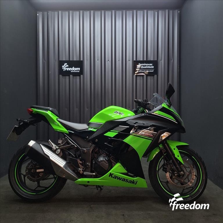 Moto KAWASAKI do modelo NINJA 300 ABS 2013/2013