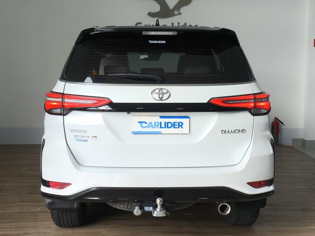 HILUX SW4 2.8 D-4D TURBO DIESEL DIAMOND 7L 4X4 AUTOMÁTICO3