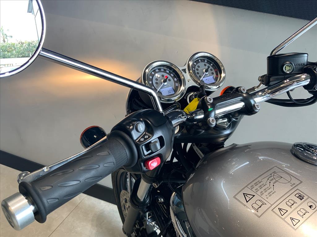 TRIUMPH-BONNEVILLE-T100 900