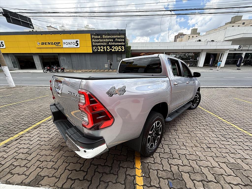 Toyota Hilux - 2.8 D-4D TURBO DIESEL CD SRX 4X4 AUTOMÁTICO
