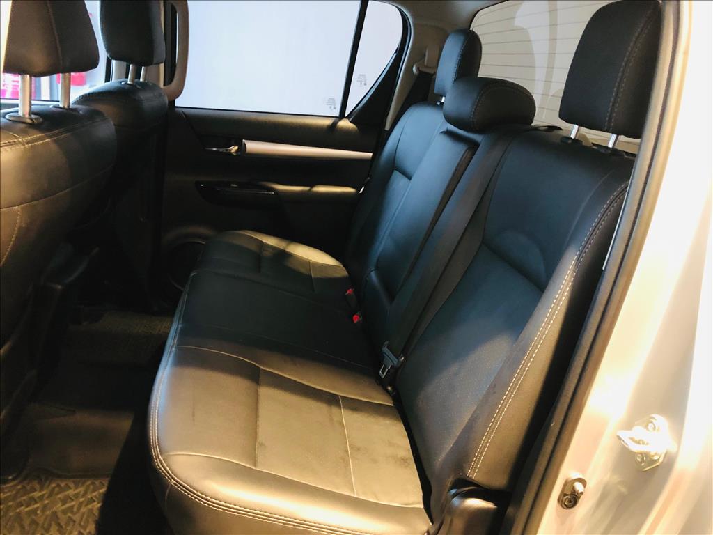 HILUX 2.8 D-4D TURBO DIESEL CD SR 4X4 AUTOMÁTICO8