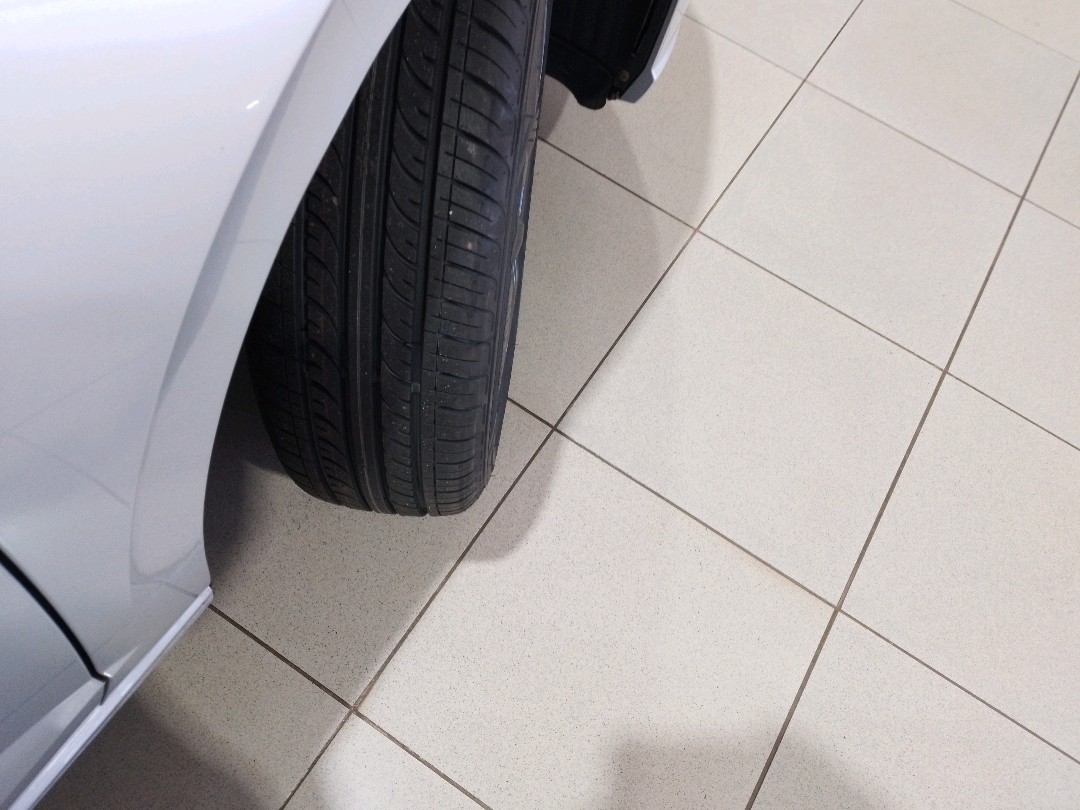 VW - Volkswagen-POLO-1.0 MPI TRACK MANUAL