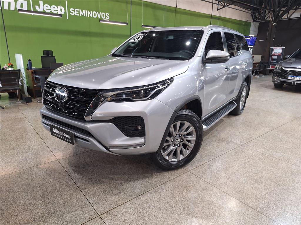 HILUX SW4 2.8 D-4D TURBO DIESEL SRX 4X4 AUTOMÁTICO HILUX SW4 2.8 D-4D TURBO DIESEL SRX 4X4 AUTOMÁTICO